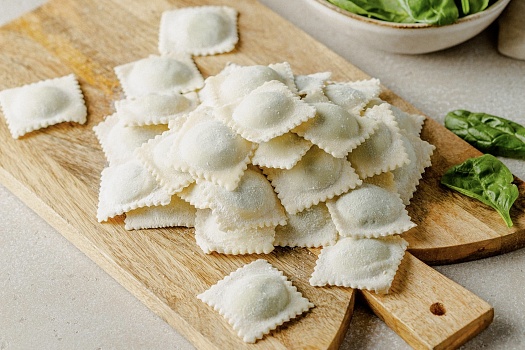 картинка Равиолли с рикоттой и шпинатом зам 500 г от магазина Окраина