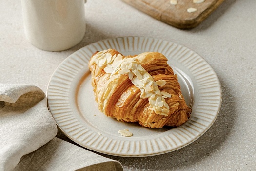 картинка Круассан миндальный зам 200г от магазина Окраина